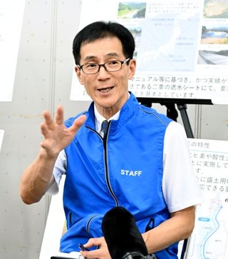 　リニア中央新幹線静岡工区について取材に応じる永長隆昭氏＝６月、静岡県藤枝市
