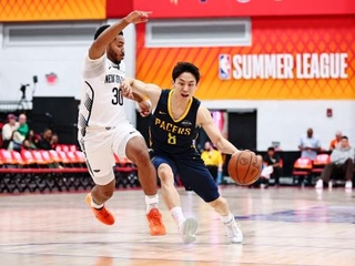 　ペリカンズ戦で攻め込むペーサーズの河村＝ラスベガス（ＮＢＡＥ・ゲッティ＝共同）