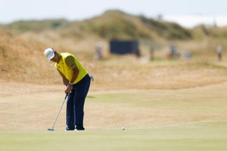 　最終ラウンド、３番でバーディーパットを放つ松山英樹＝ロイヤルバークデールＧＣ（共同）