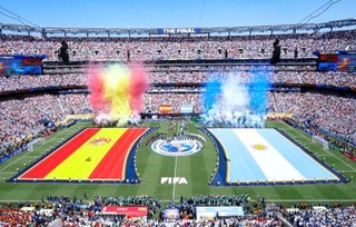 　スペイン-アルゼンチン戦の試合前セレモニー＝ニューヨーク（共同）