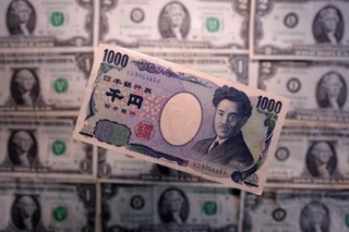 　円とドルの紙幣（ロイター＝共同）