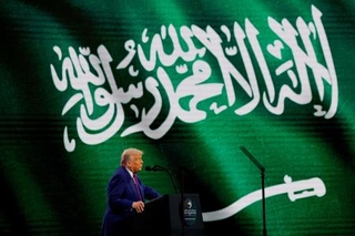 　サウジアラビアの首都リヤドで開かれた投資フォーラムに出席したトランプ米大統領＝２０２５年５月（ロイター＝共同）