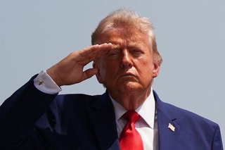　トランプ米大統領＝２２日、デラウェア州ドーバー空軍基地（ＡＰ＝共同）