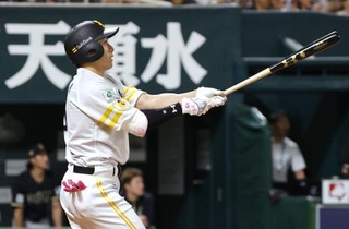 　９回ソフトバンク１死満塁、代打柳田が中越えにサヨナラ打を放つ＝みずほペイペイドーム