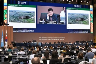 　各国が推薦した候補の新規登録審査を始めたユネスコ世界遺産委員会＝２４日、韓国・釜山（共同）