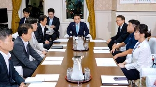 　衆院予算委理事会＝２４日夜、国会