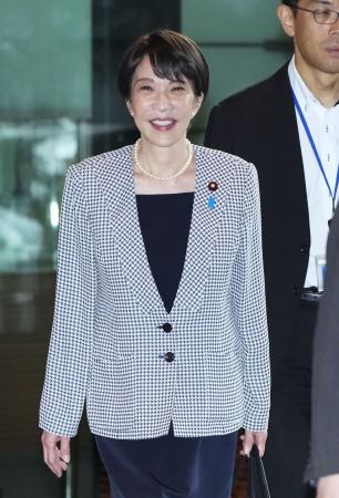 　首相官邸に入る高市首相＝２４日