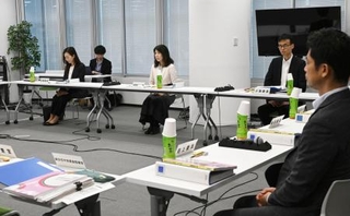 　最低賃金の２０２６年度改定額の目安を決める審議会の小委員会＝２８日午前、東京都港区
