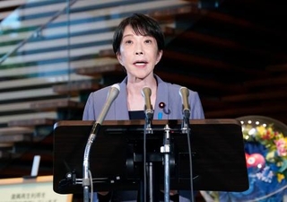 　熊本県で震度７を観測した地震を受け、記者団の取材に応じる高市首相＝２８日午後５時５０分、首相官邸