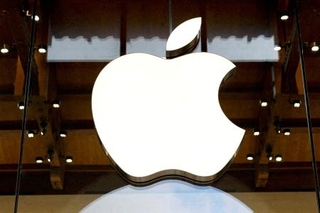 　米アップルのロゴ＝２０２５年４月、パリ（ロイター＝共同）