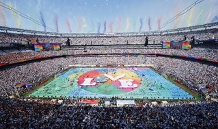 　サッカーＷ杯決勝のスペイン-アルゼンチン戦で実施されたハーフタイムショー＝１９日、ニューヨーク