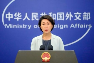 　記者会見する中国外務省の毛寧報道局長＝３０日、北京（共同）