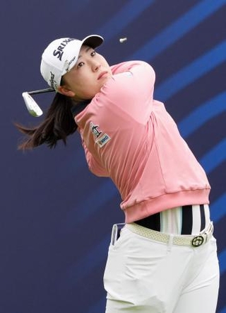 　第１ラウンド、ティーショットを放つ竹田麗央＝ロイヤルリザム・アンド・セントアンズＧＣ（共同）