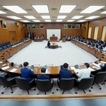 　野党が欠席する中開かれた衆院特別委＝１日午前