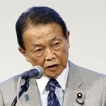 　東京都内で開かれた会合であいさつする自民党の麻生副総裁＝１日午後