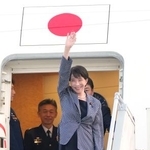 　インドの首都ニューデリーのパラム空軍基地に到着した高市首相＝１日（共同）