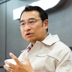 　インタビューに答える比亜迪（ＢＹＤ）日本法人の劉学亮社長＝横浜市