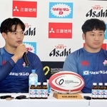 　記者会見するラグビー日本代表の広瀬（左）と為房＝３日、秩父宮ラグビー場