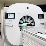 　体内への薬の分布状況を３６０度測定できるＳＰＥＣＴ装置＝３日午前、福井県永平寺町の福井大病院