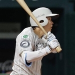 　４回ソフトバンク１死二塁、川瀬が中越えに適時三塁打を放つ＝みずほペイペイドーム