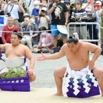 　熱田神宮で奉納土俵入りを披露する豊昇龍＝４日、名古屋市