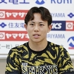 　陸上の布勢スプリントを前に記者会見する清水空跳＝ヤマタスポーツパーク陸上競技場