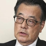 　インタビューに応じる岡田克也元外相