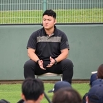 　交流イベントで小中学生らを前に話す米スタンフォード大の佐々木麟太郎内野手＝５日、岩手県花巻市