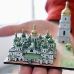 　保存した３Ｄデータから作ったウクライナ・キーウの聖ソフィア大聖堂のミニチュア＝５月、リビウ（共同）