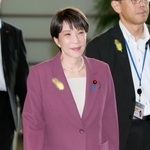 　首相官邸に入る高市首相＝６日午前