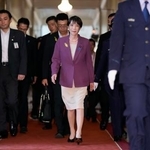 　参院決算委に向かう高市首相＝６日午後、国会