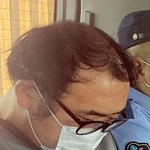 　送検される井上敏典容疑者＝７日午前、群馬県警伊勢崎署