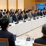 　政府のデジタル行財政改革会議＝７日午前、首相官邸