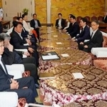 　会談に臨む衆参両院の野党国対委員長ら＝７日午前、国会