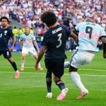 　米国-ベルギー　試合終了間際、チーム４点目のゴールを決めるベルギーのルカク（９）＝シアトル（共同）