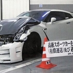 　吉田裕貴容疑者が運転し、事故を起こしたスポーツカー（警視庁渋谷署提供）