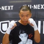 　ボクシングのＷＢＡバンタム級王座決定戦に向けた練習を公開し、ポーズを取る増田陸＝７日、東京都新宿区