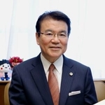 　日弁連の松田純一会長