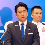 　ＮＡＴＯ事務総長、各国国防相らとの会談後に記者会見する小泉防衛相＝８日、アンカラ（共同）