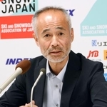 　記者会見する全日本スキー連盟の河野孝典競技本部長＝８日、東京都新宿区
