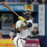 　１０回オリックス１死一、二塁、宗が右翼線にサヨナラ二塁打を放つ＝京セラドーム