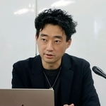 　記者会見する認定ＮＰＯ法人「Ｄ×Ｐ」の今井紀明理事長＝９日午前、大阪市役所