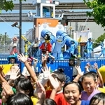 　「レゴランド・ジャパン」で報道陣に公開されたショー「海賊団と灼熱シャクササイズ」＝９日午前、名古屋市