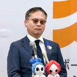 　定例記者会見をするスポーツ庁の河合純一長官＝９日、文科省