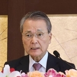 　記者会見する経団連の筒井義信会長＝９日午後、大阪市