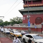 　北京市内を走る車＝６月（共同）