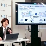 　記者会見で研究について説明する東京大の奥山輝大教授＝３日、東京都文京区