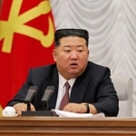 　党中央軍事委員会の拡大会議に臨む北朝鮮の金正恩朝鮮労働党総書記＝９日（朝鮮中央通信＝共同）