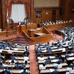 　改正個人情報保護法を可決、成立した参院本会議＝１０日午前