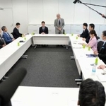 　北陸新幹線の延伸ルートを再検討する与党整備委員会の会合＝１０日午前、国会